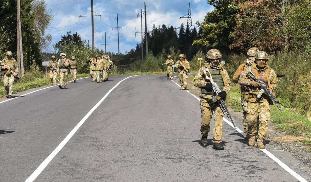 На Закарпатті військовослужбовці гартуються на "Козацькій волі" (ФОТО)