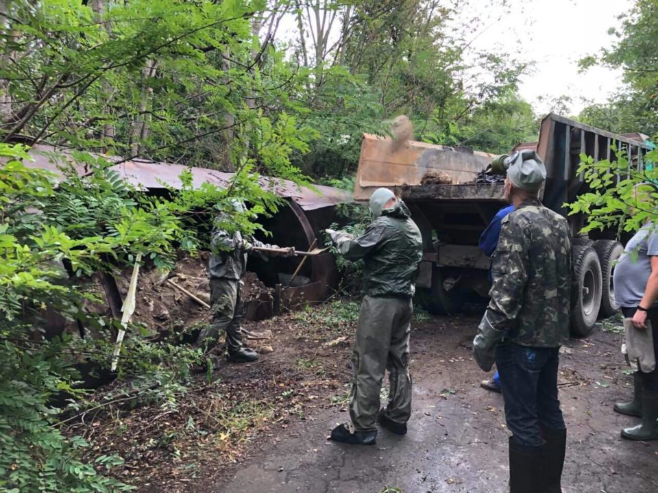 У Рокосові на Хустщині завершують перезавантаження небезпечних хімзасобів (ФОТО)