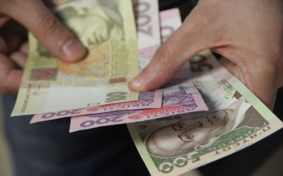 На ринку в Мукачеві дівчина викрала з "овочевої" вантажівки 10 тис грн, що належали її працедавцю