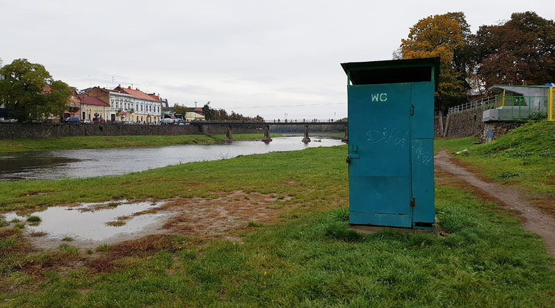 Ужгородці петицією просять владу облаштувати мережу громадських вбиралень