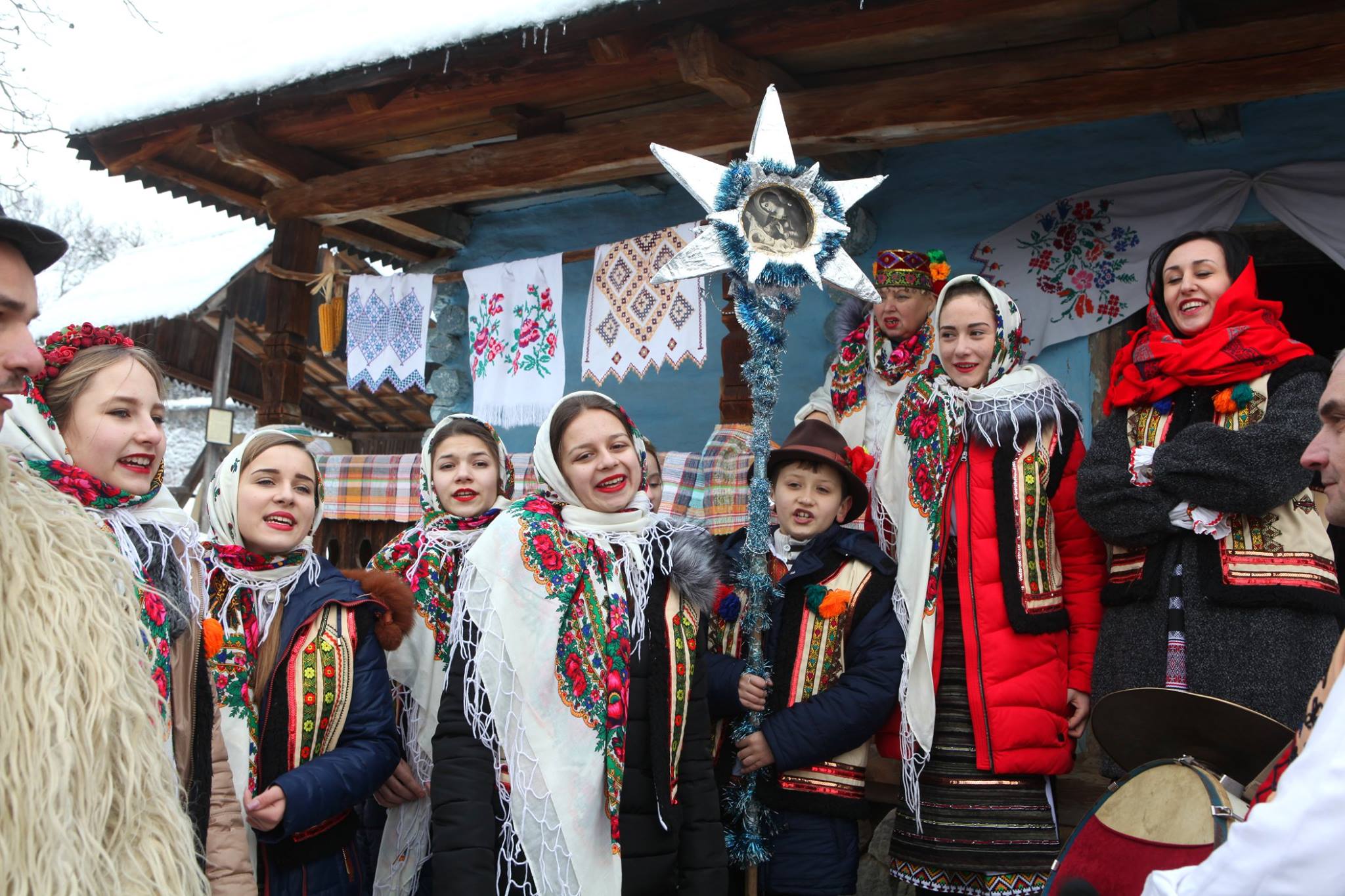 "Коляди в старому селі" традиційно лунатимуть у скансені в Ужгороді