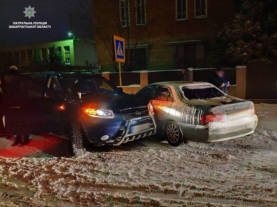 Патрульні повідомили про обставини потрійної ДТП в Ужгороді (ФОТО)