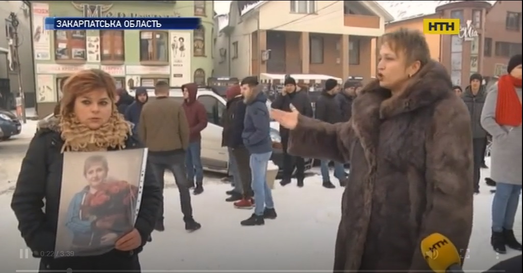 Багатодітний батько з Хуста півтора року намагається довести в суді вину лікарів у смерті дружини (ВІДЕО)