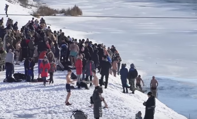 Ужгородці купалися в йорданських водах Ужа (ВІДЕО)