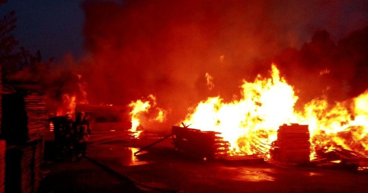 Склад магазину горів у Великих Лучках, на Мукачівщині
