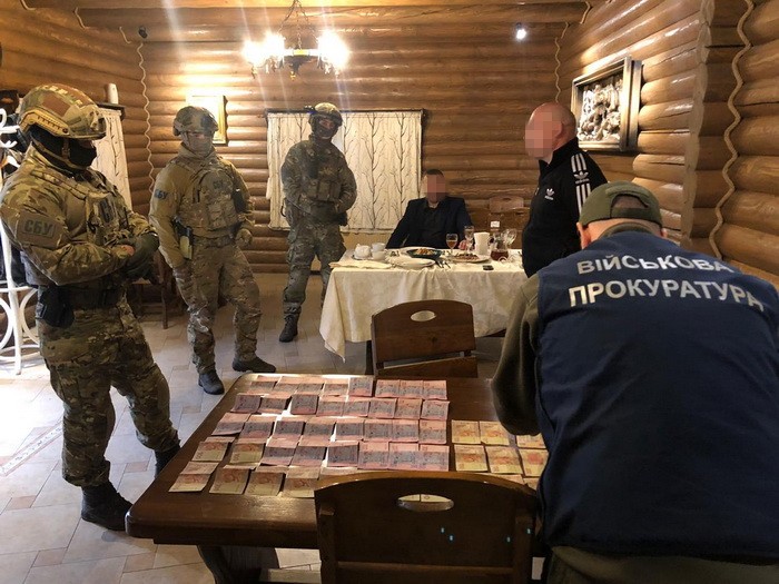 На Закарпатті наркоділок намагався "купити" лояльність працівника СБУ для виготовлення й розповсюдження первентину (ФОТО)