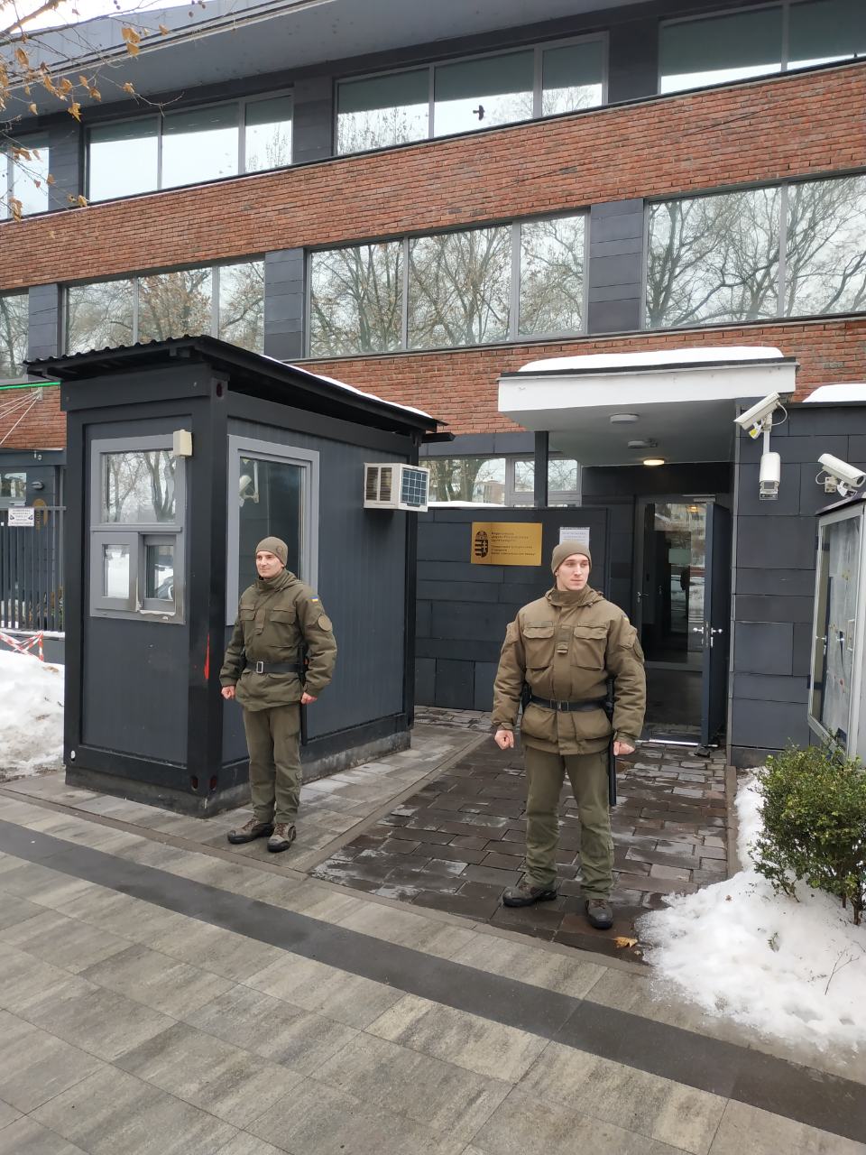 В Ужгороді затримали нетверезого водія, котрий в'їхав у припарковане авто і намагався втекти