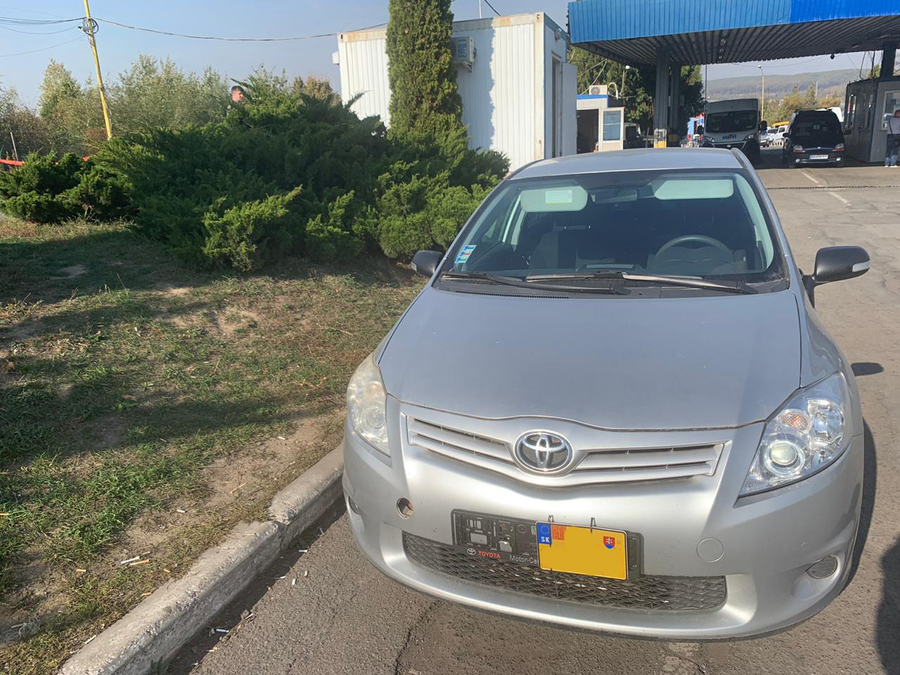 На Закарпатті українець, приховавши справжню вартість атівки при в'їзді в країну, залишив її на кордоні (ФОТО)