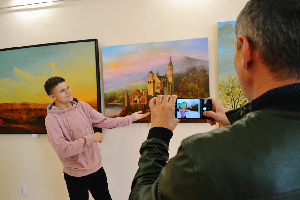 30 робіт, присвячених Ужгороду, представили на огляд у скансені батько й син Климковичі та Василь Парій (ФОТО)