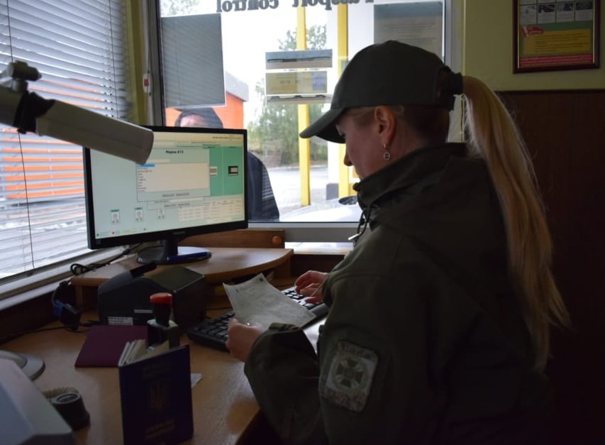 На Закарпатті туркеня з дитиною намагались перетнути кордон за підробленими документами 
