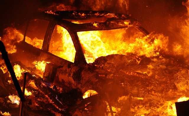 У Виноградові пожежа понищила "Мазду"