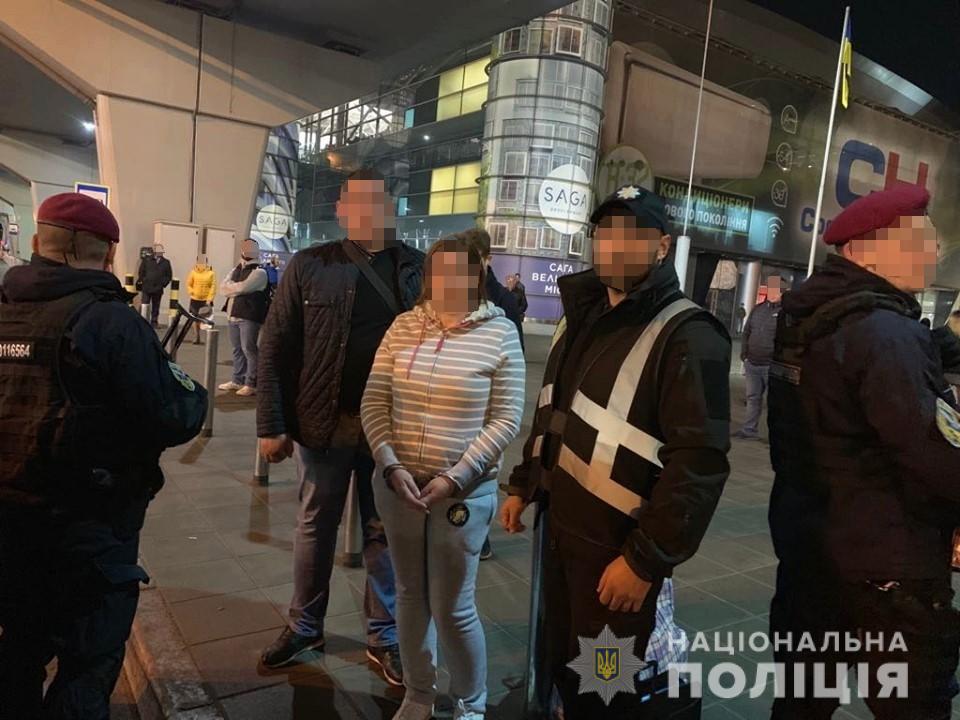 На Закарпатті літаком доправили фігурантку майнового злочину, яка переховувалася від суду у Празі