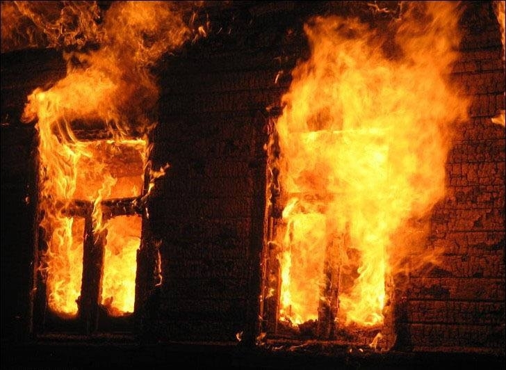 У Рахові, на Ужгородщині та на Мукачівщині горіли житлові будинки