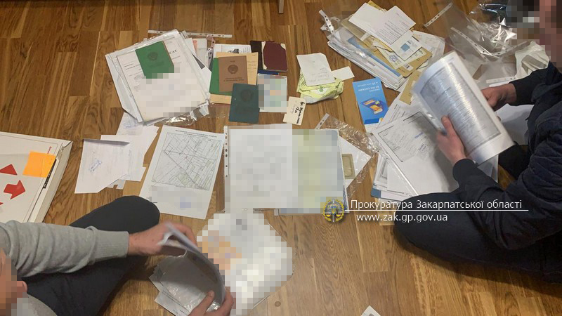 Закарпатець за 150 євро виготовляв підроблені паспорти громадян Румунії (ФОТО)
