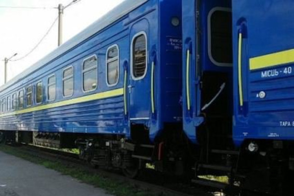На новорічно-різдвяні свята призначено 2 додаткових потяги на Закарпаття