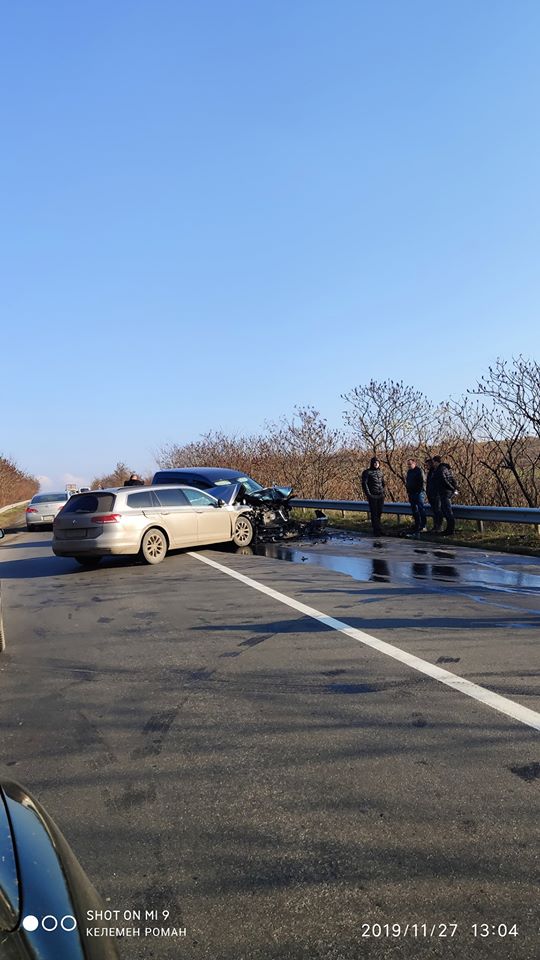 ФОТОФАКТ. У Глибокому на Ужгородщині зіткнулися два "Фольксвагени"