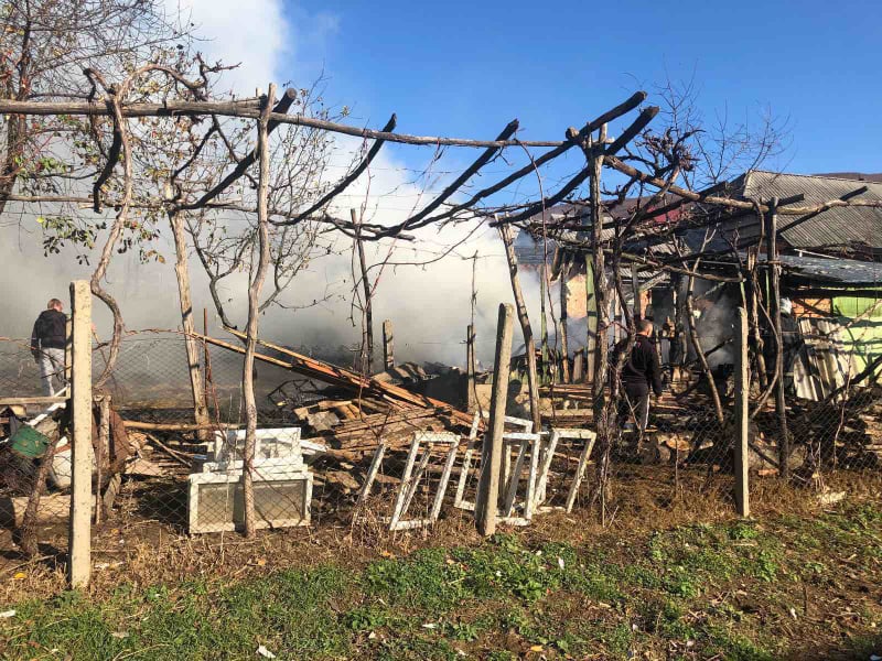 На Іршавщині гасили пожежу в хліві (ФОТО)