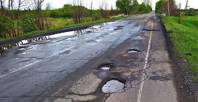 На Закарпатті створено Службу, яка займатиметься ремонтом та утриманням доріг місцевого значення