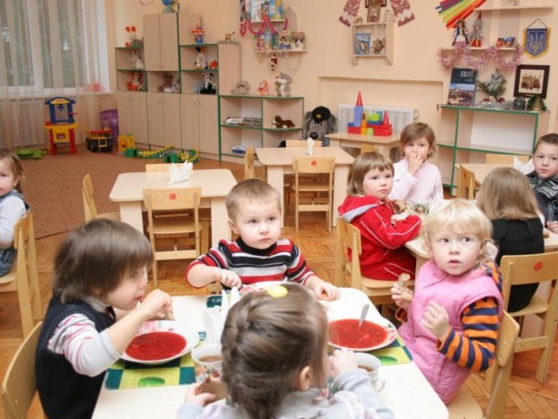 У Мукачеві встановлюють, через що стало зле одразу 10-ьом дітям в одному дитсадку