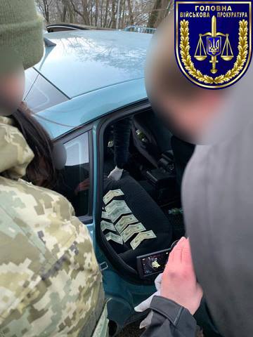 На Закарпатті затримали прикордонницю, котра за хабар мала "злити" інформацію контрабандистам про розташування нарядів (ФОТО) 