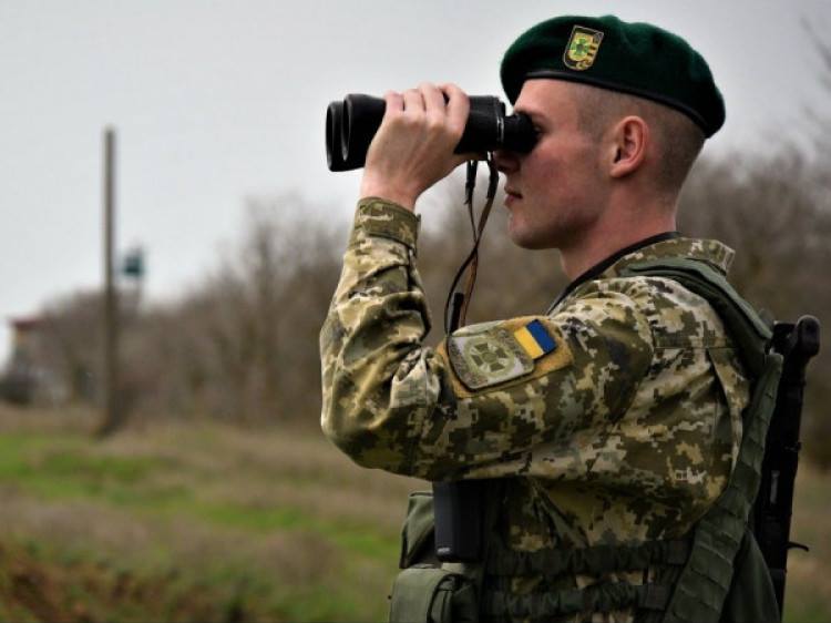 На Закарпатті за 100 м від держкордону зі Словаччиною затримали нігерійця без документів