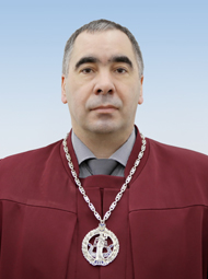 Серед 4 суддів КС, які були проти скасування статті про незаконне збагачення, є закарпатець Лемак