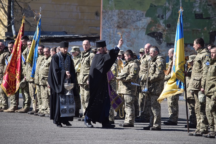 В Ужгороді зустріли бійців 128-ї окремої гірсько-штурмової закарпатської бригади, що повернулися додому (ФОТО)