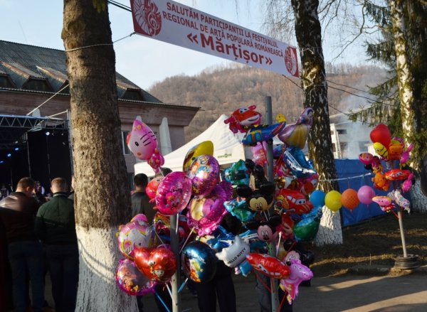 У Глибокому Потоці на Тячівщині відбувся румунський фестиваль "Мерцишор" (ФОТО)
