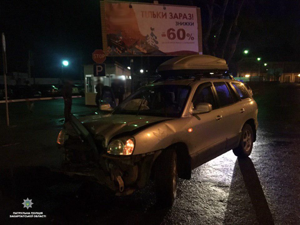 В Ужгороді неповнолітній п'яний водій в'їхав в огорожу (ФОТО)