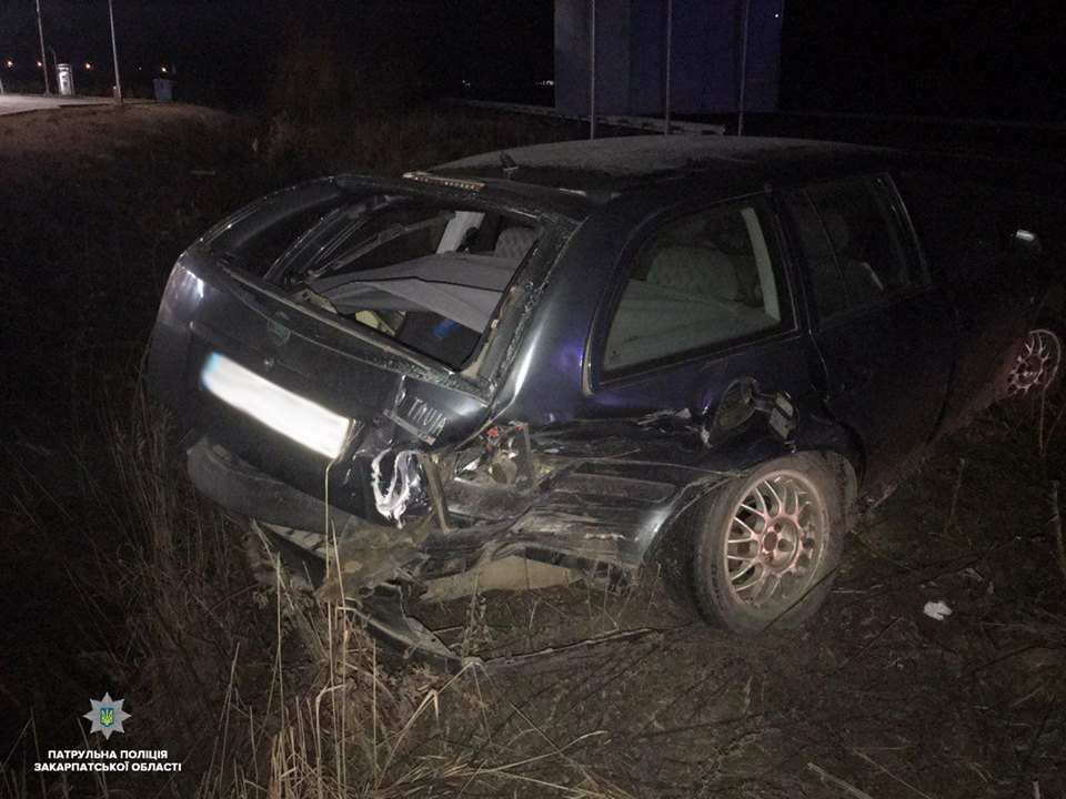 На Ужгородщині, поблизу Кінчеша зіткнулися дві "Шкоди" (ФОТО)