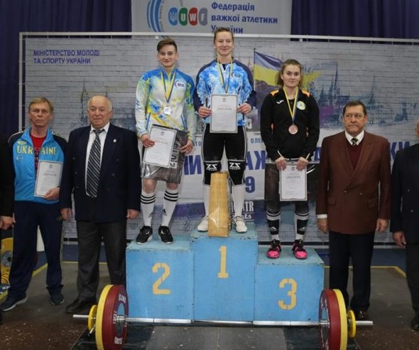 Важкоатлетка з Закарпаття виборола "золото" Кубка України, встановивши два рекорди (ФОТО)
