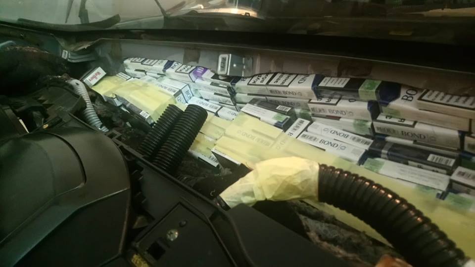 На Закарпатті львів'янин через півтисячі пачок сигарет позбувся "Ніссану" (ФОТО)