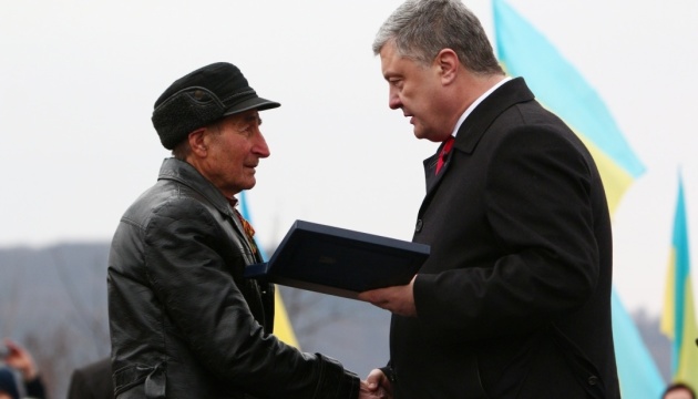 Порошенко нагородив посмертно орденом Свободи президента Гуцульської республіки Степана Клочурака