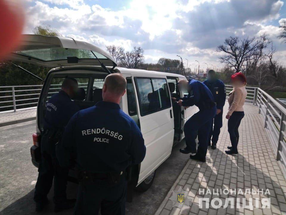 Із Закарпаття екстрадували до Угорщини затриманого під час спроби втечі у Львові розшукуваного злочинця (ФОТО)