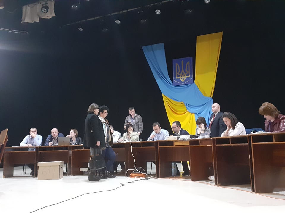 Закарпаття: о 21:30 почали надходити перші протоколи від ДВК, у неділю проголосувало понад 440 тисяч виборців