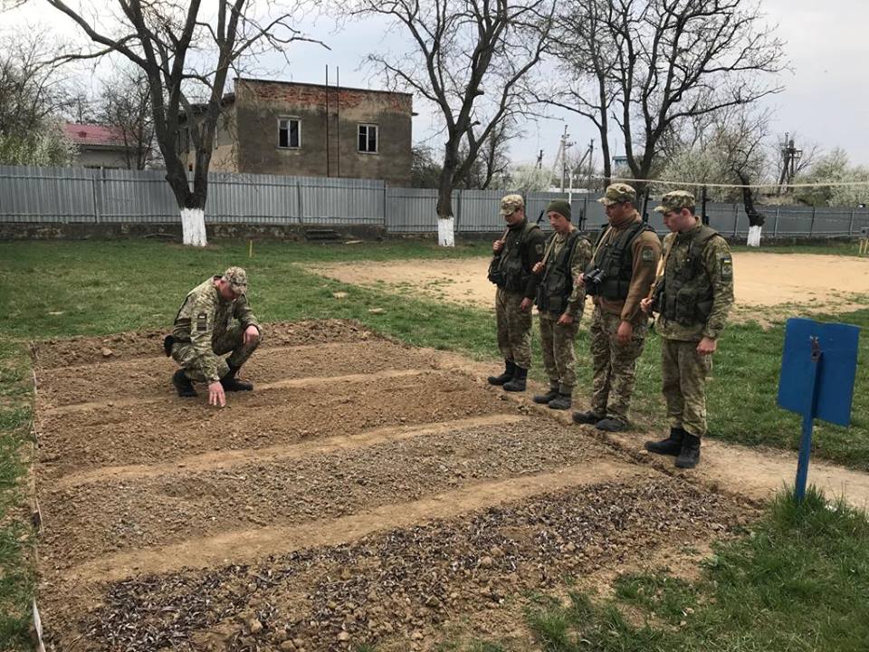 На Закарпатті прикордонники навчають молодих колег слідознавству (ФОТО)