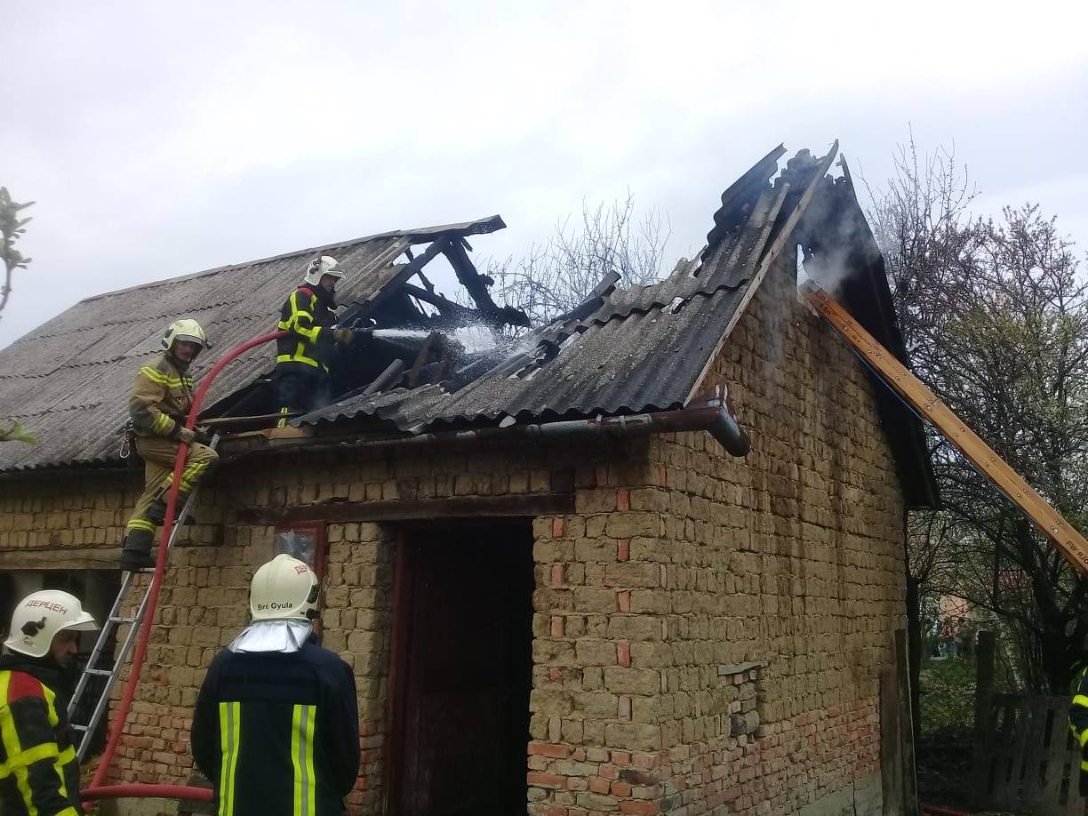 Впродовж вихідних на Закарпатті горіли три надвірні споруди (ФОТО)