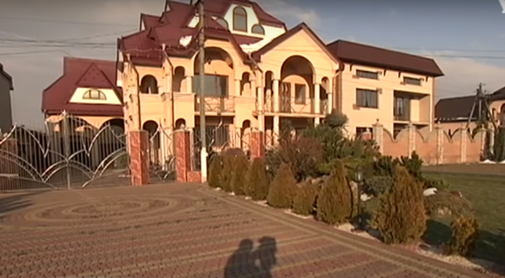 Одна доля: як живуть і працюють закарпатські румуни з Нижньої Апші (ВІДЕО)