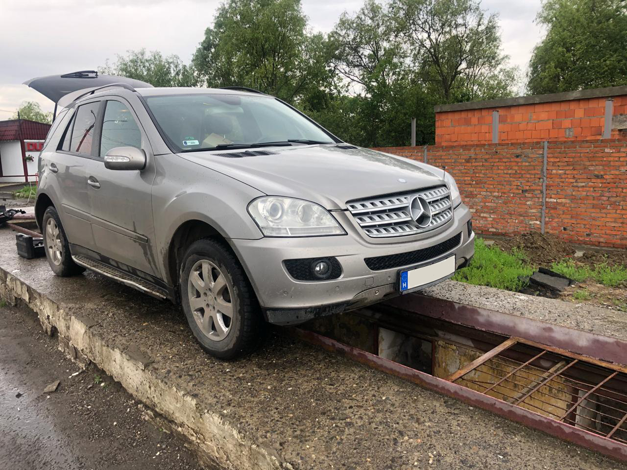 Через 200 пачок сигарет угорка позбулася на митниці на Закарпатті "Мерседеса" (ФОТО)