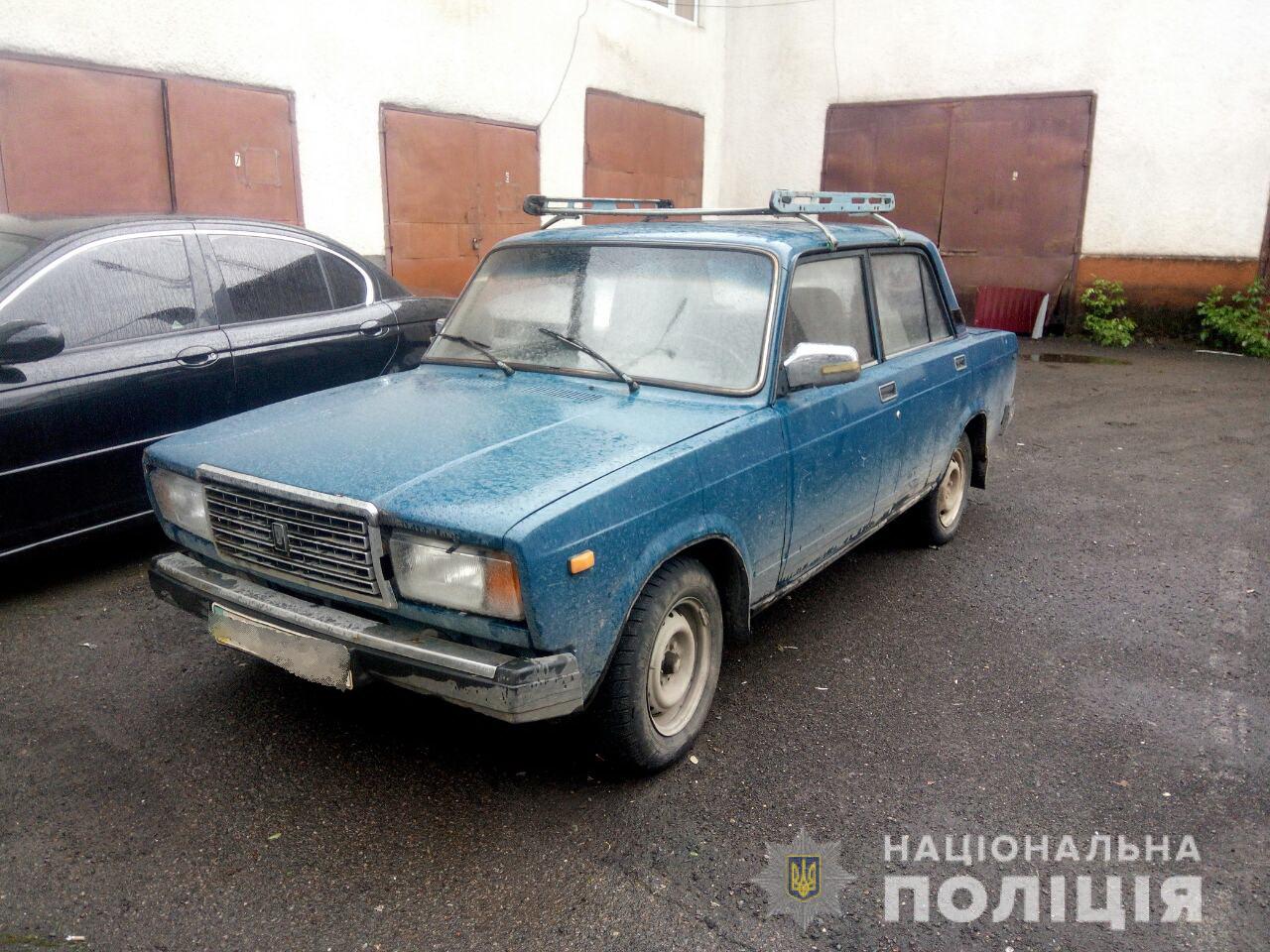 На Виноградівщині нетверезий водій Audi в'їхав у припаркований на узбіччі Rеnault 