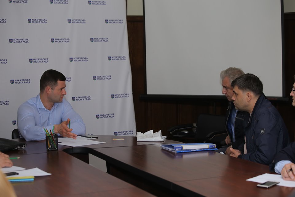 У Мукачеві першочергово ремонтуватимуть дахи багатоповерхівок, де створено ОСББ (ФОТО)