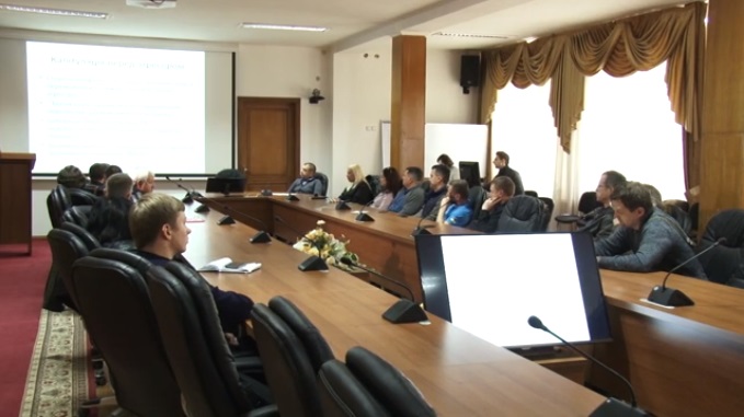 В Ужгороді за "круглим столом" говорили про перспективи та ризики України після виборів (ВІДЕО)