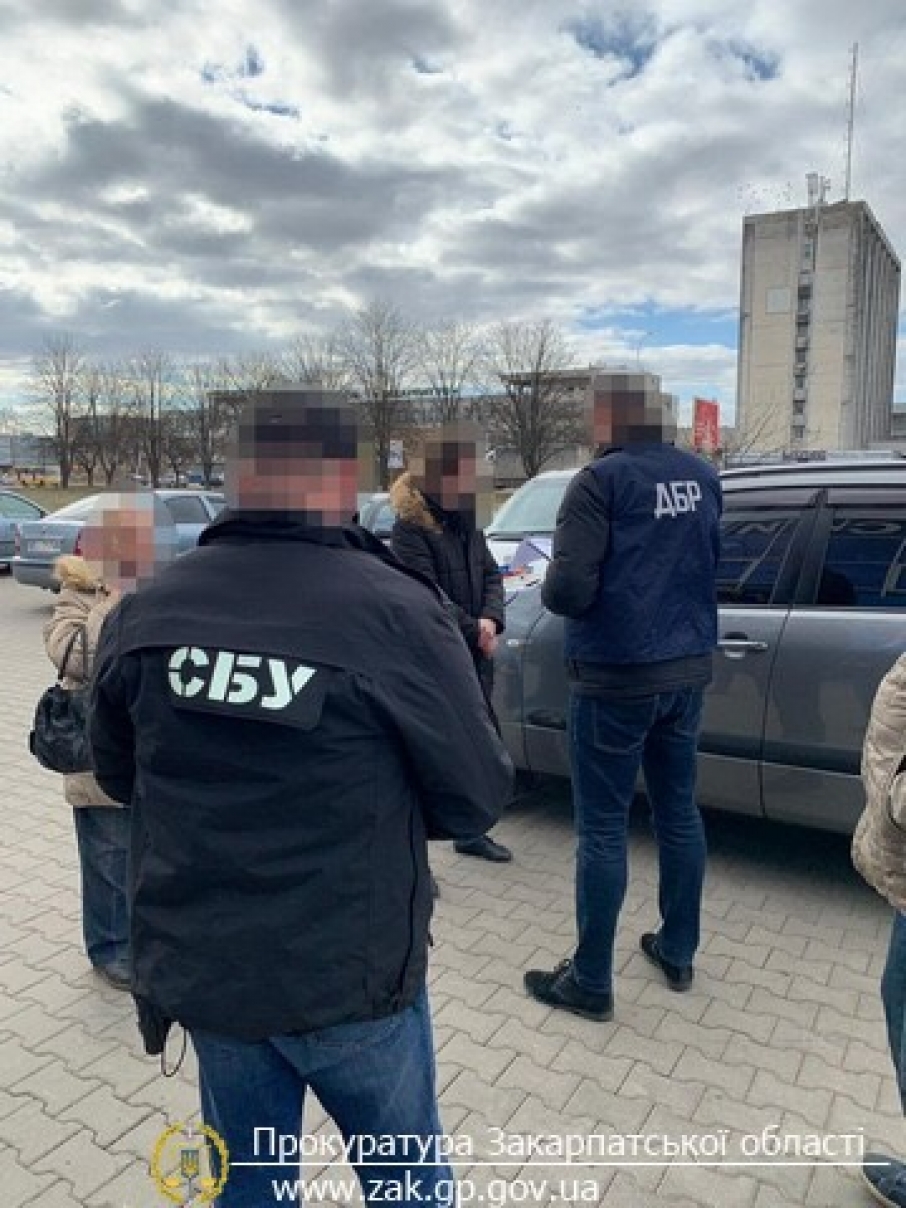 На Закарпатті судитимуть митника, затриманого на хабарі у 1200 дол 