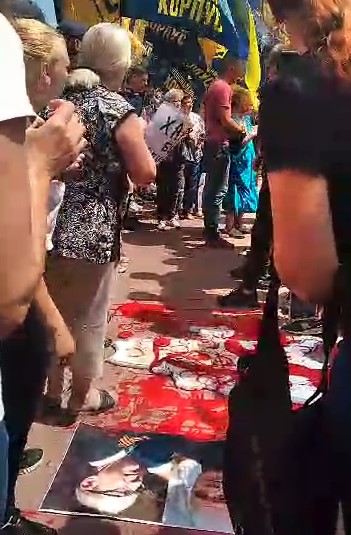 Мер Ужгорода в Харкові брав участь у з'їзді партії Кернеса, до якого влаштували "коридор ганьби" (ФОТО, ВІДЕО)