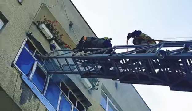 В Ужгороді горіла квартира в багатоповерхівці (ВІДЕО)