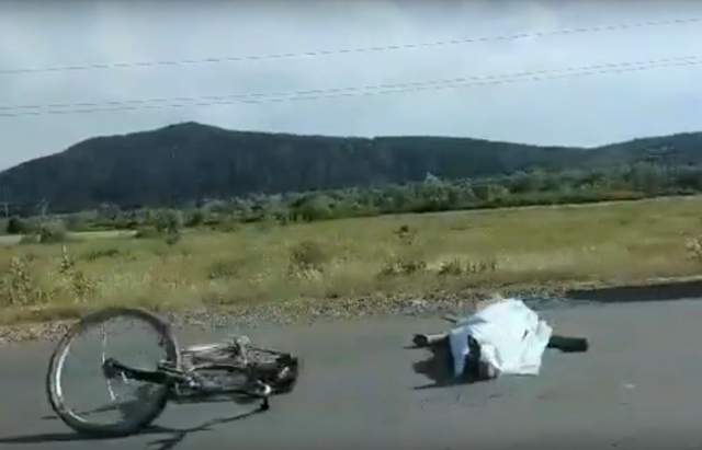 ВІДЕОФАКТ. Під Хустом в ДТП загинув велосипедист