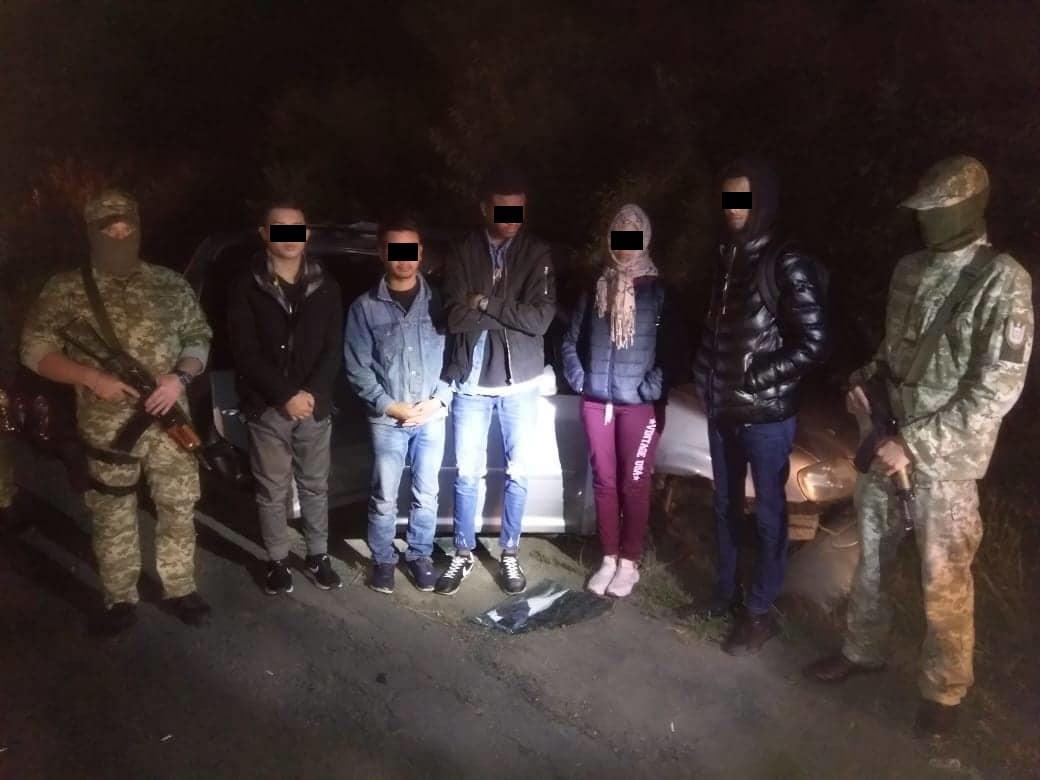 Дві групи нелегалів із провідниками затримали на Закарпатті (ФОТО)
