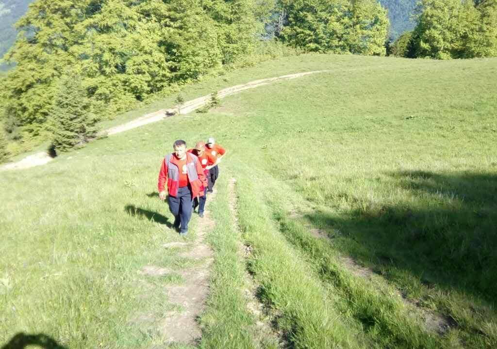 На Рахівщині допомагали неповнолітньому херсонцю, що зламав ногу під час проходження туристичного маршруту