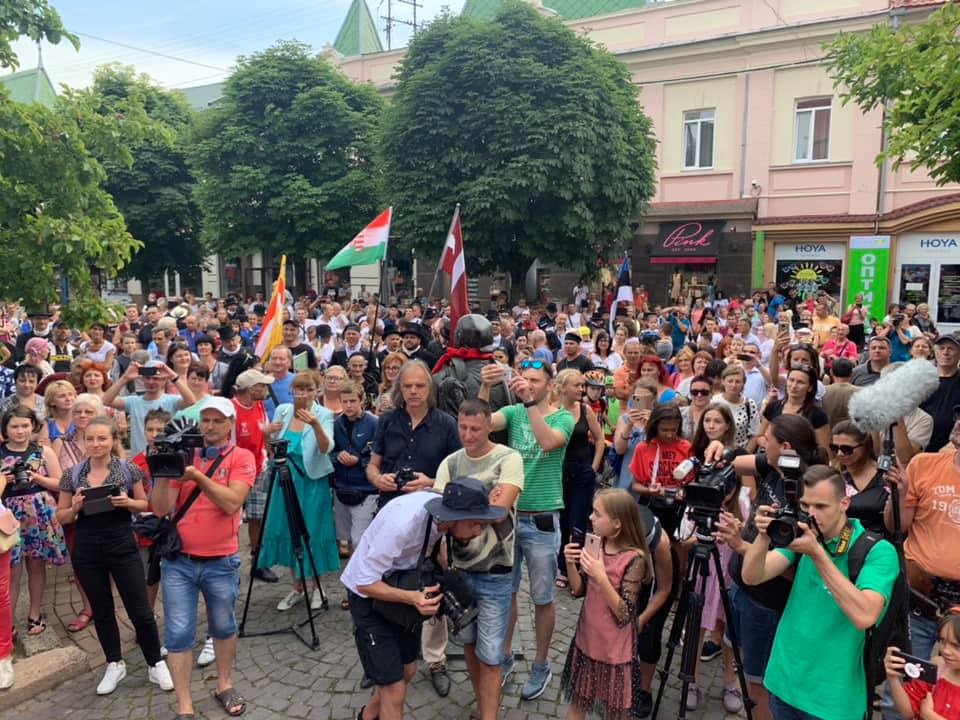 У Мукачеві під час Параду сажотрусів вітали Берті-бачі із 70-річчям (ФОТО)