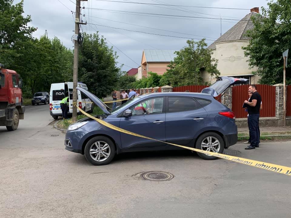 Постраждалу внаслідок обстрілу автівки начальника УЗЕ жінку госпіталізовано, її життю нічого не загрожує